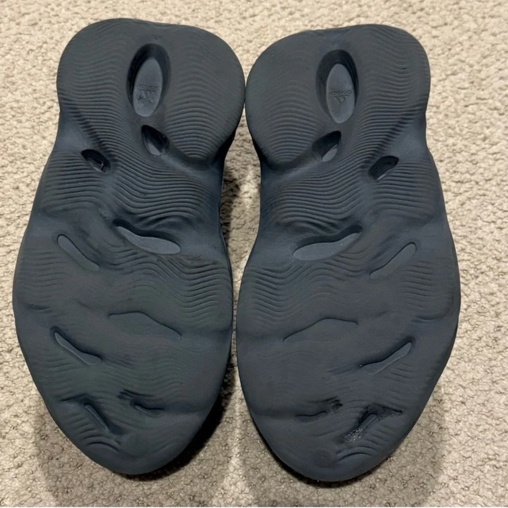 adidas lightweight slip